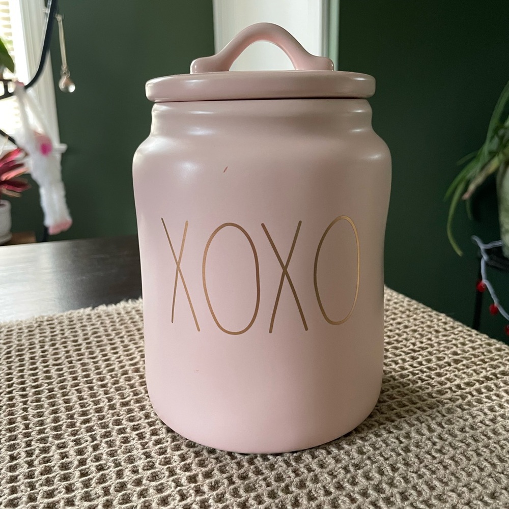 Rae Dunn XOXO canister